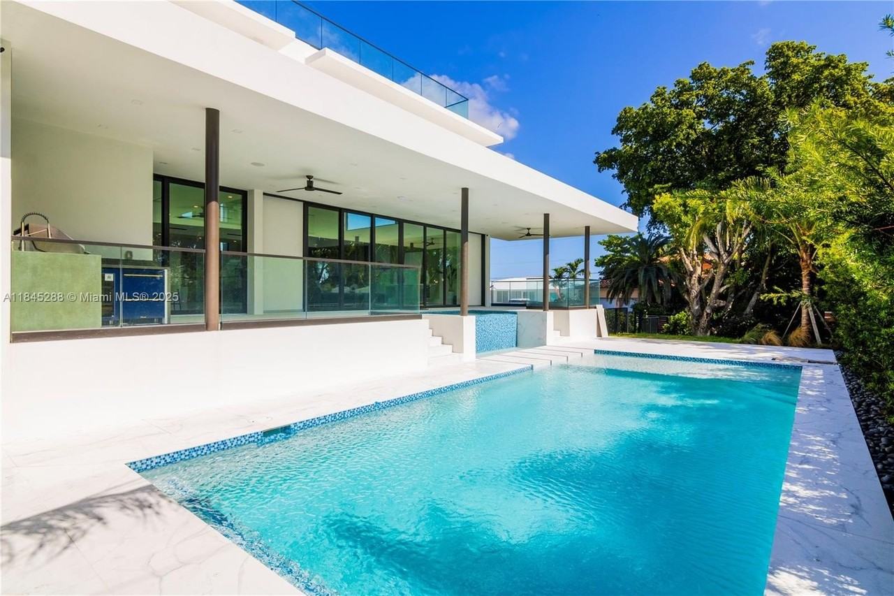 1248 Ne 89th St - Photo 7 of 50