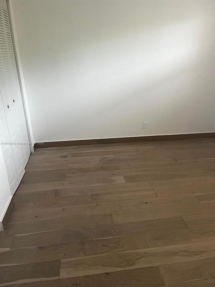 1015 Country Club Dr #302 - Photo 5 of 9