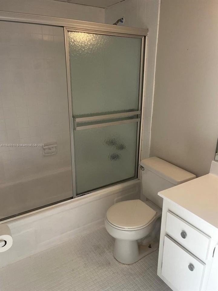 1015 Country Club Dr #302 - Photo 6 of 9