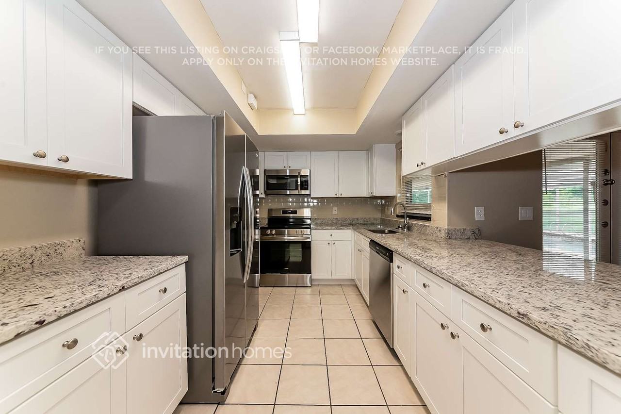7325 Claries Dr - Photo 4 of 17
