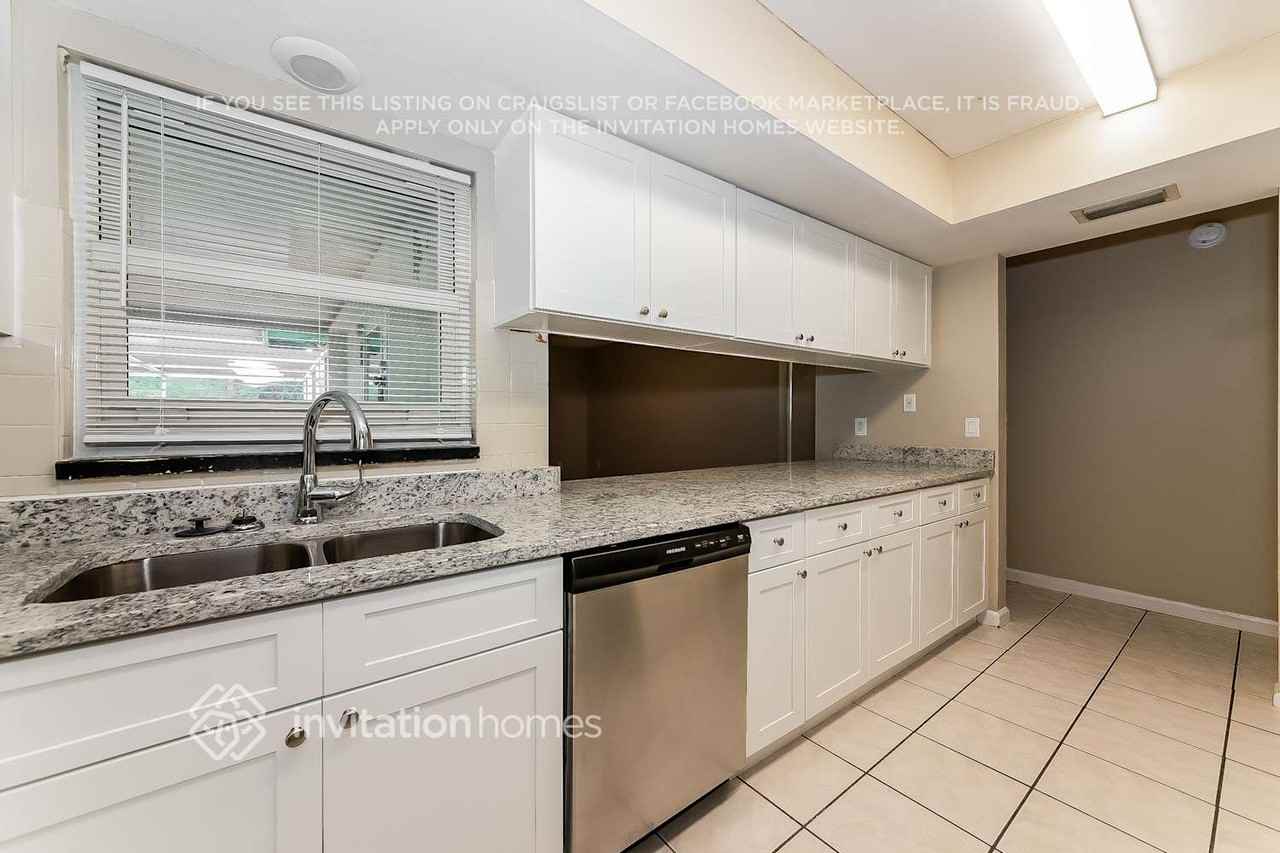 7325 Claries Dr - Photo 5 of 17