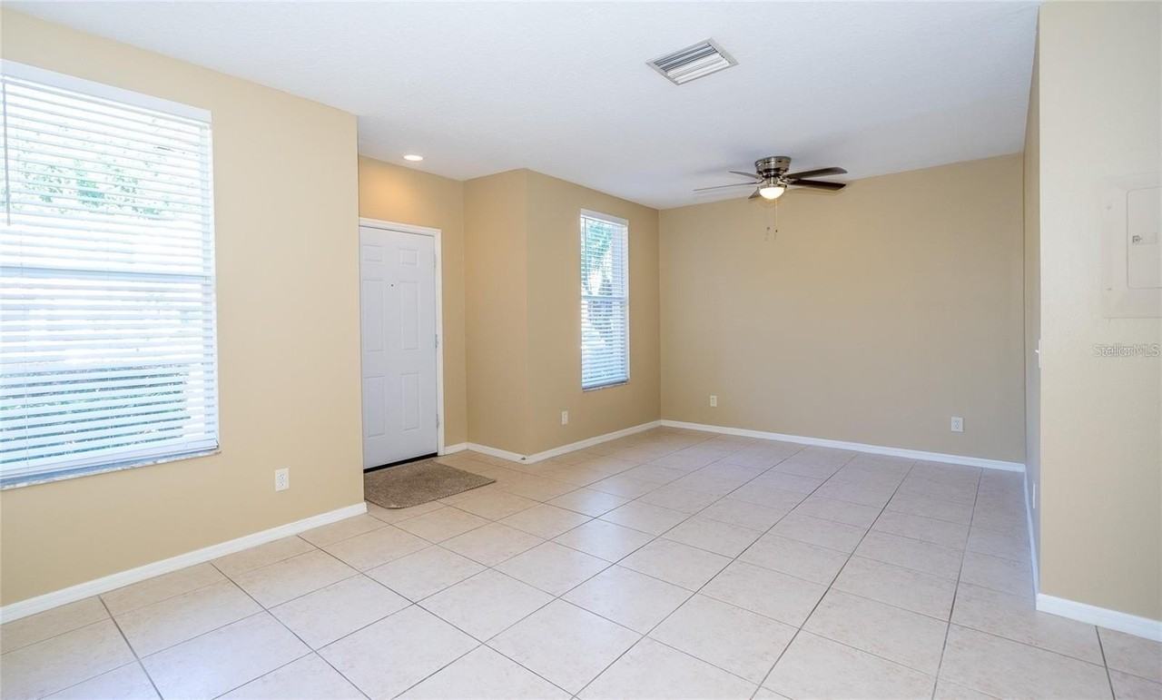 1238 Beckenham Way - Photo 4 of 31