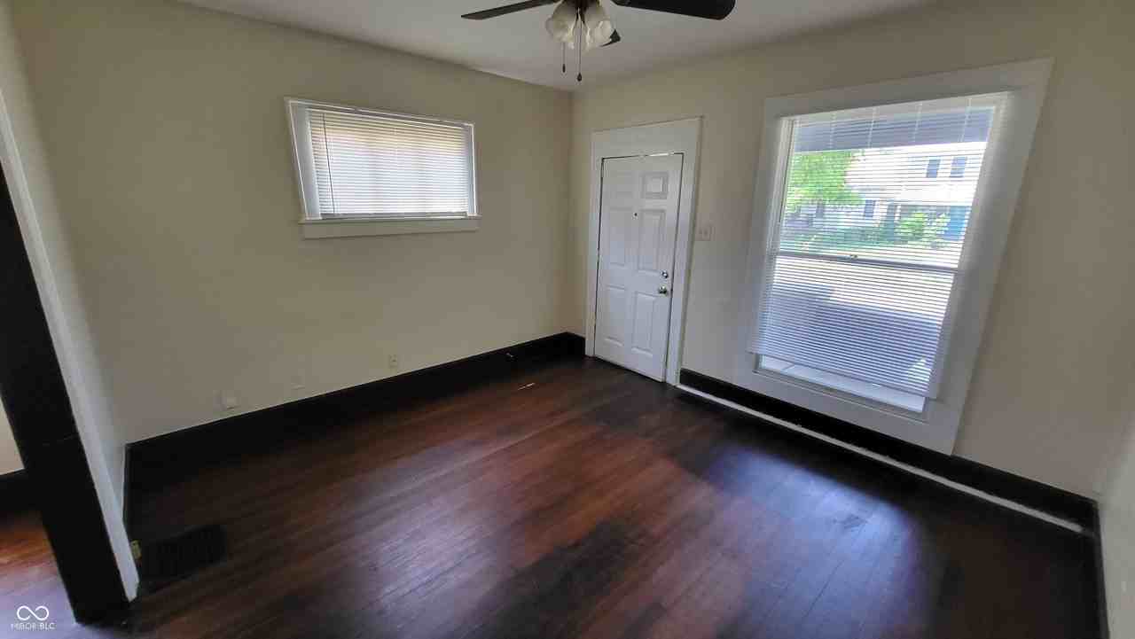 323 N Rural St - Photo 5 of 18