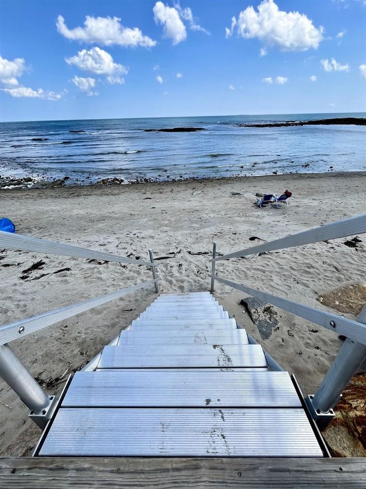 1304 Ocean Blvd - Photo 4 of 40