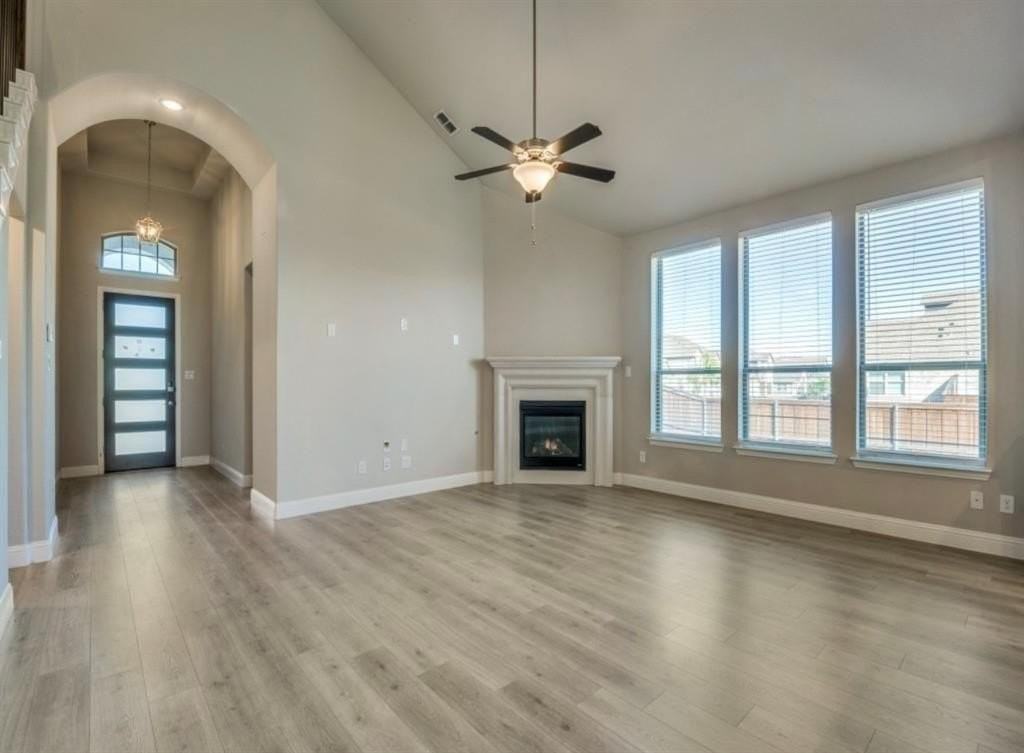 1112 Putman Dr - Photo 2 of 18