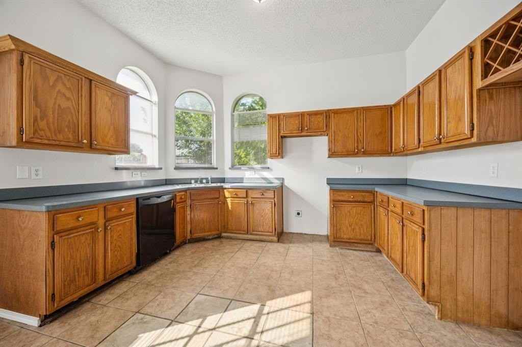 1602 Develon Dr - Photo 7 of 22