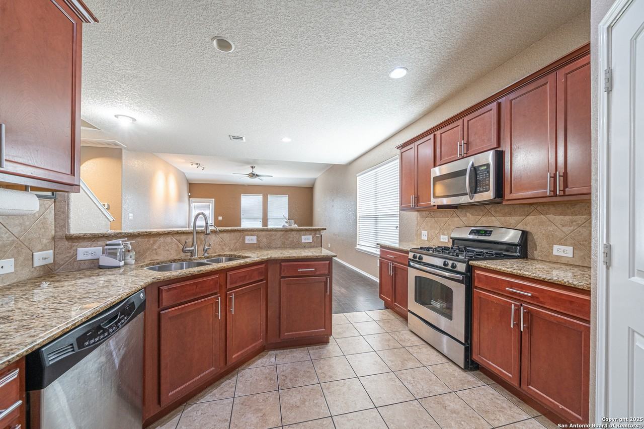 10736 Gemsbuck Ldg - Photo 7 of 30