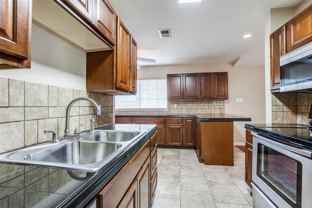 811 Brentwood Ln - Photo 1 of 1