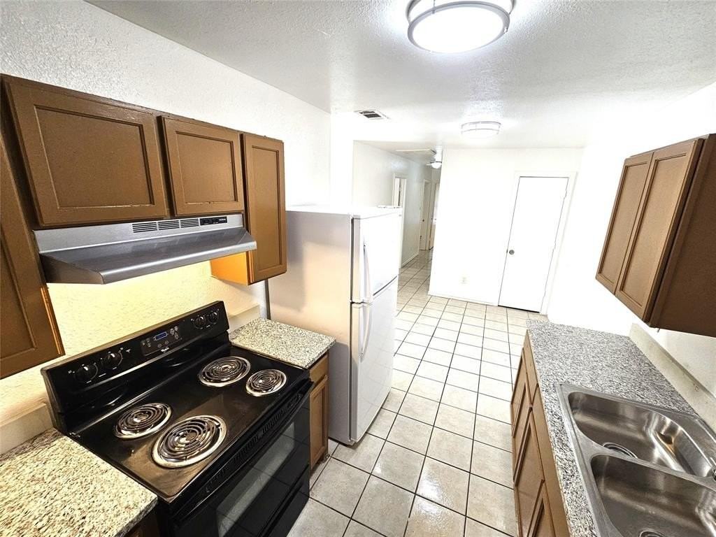 2837 Avenue J - Photo 2 of 25