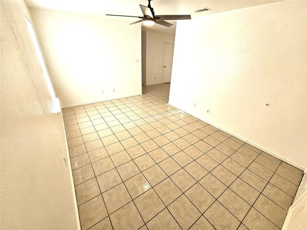 2837 Avenue J - Photo 4 of 25