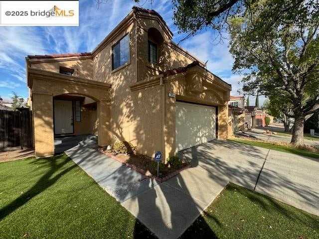 1024 Burnham Dr - Photo 2 of 23