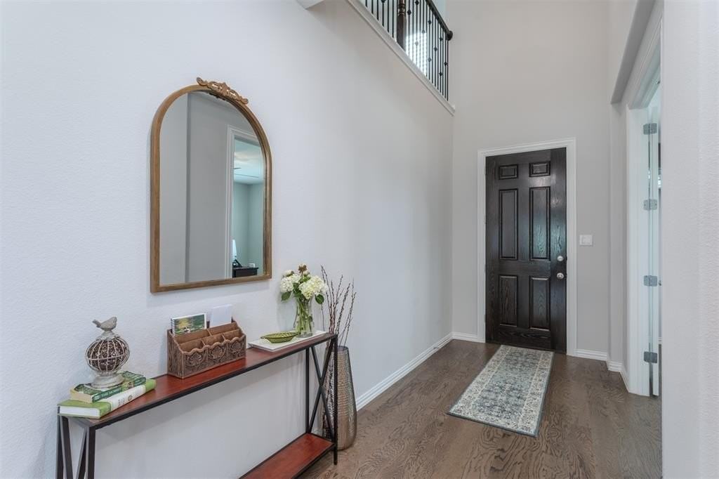 2536 Governors Boulevard - Photo 5 of 40