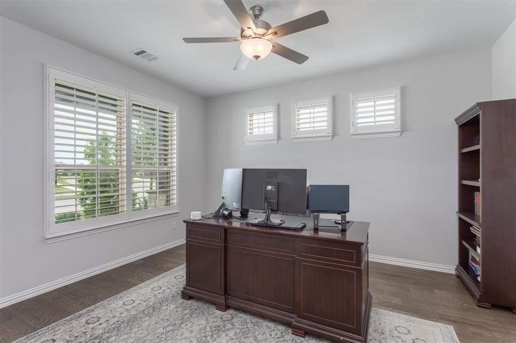 2536 Governors Boulevard - Photo 6 of 40