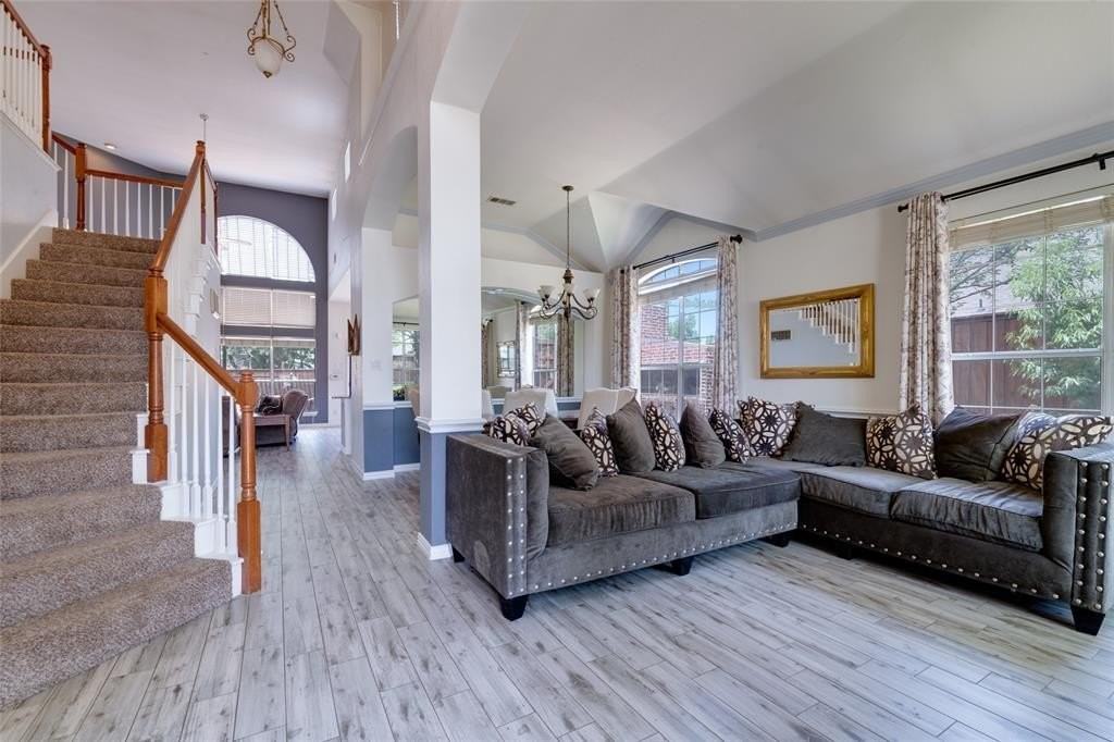 11761 Waterford Ln - Photo 2 of 30