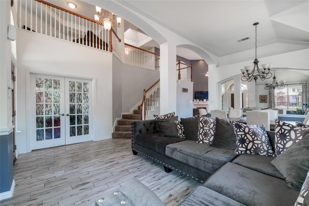 11761 Waterford Ln - Photo 4 of 30