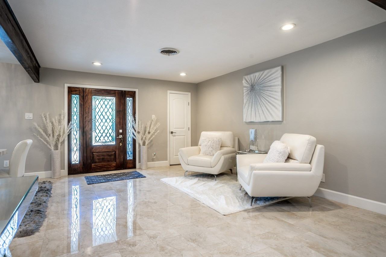 12739 Memorial Dr - Photo 2 of 27