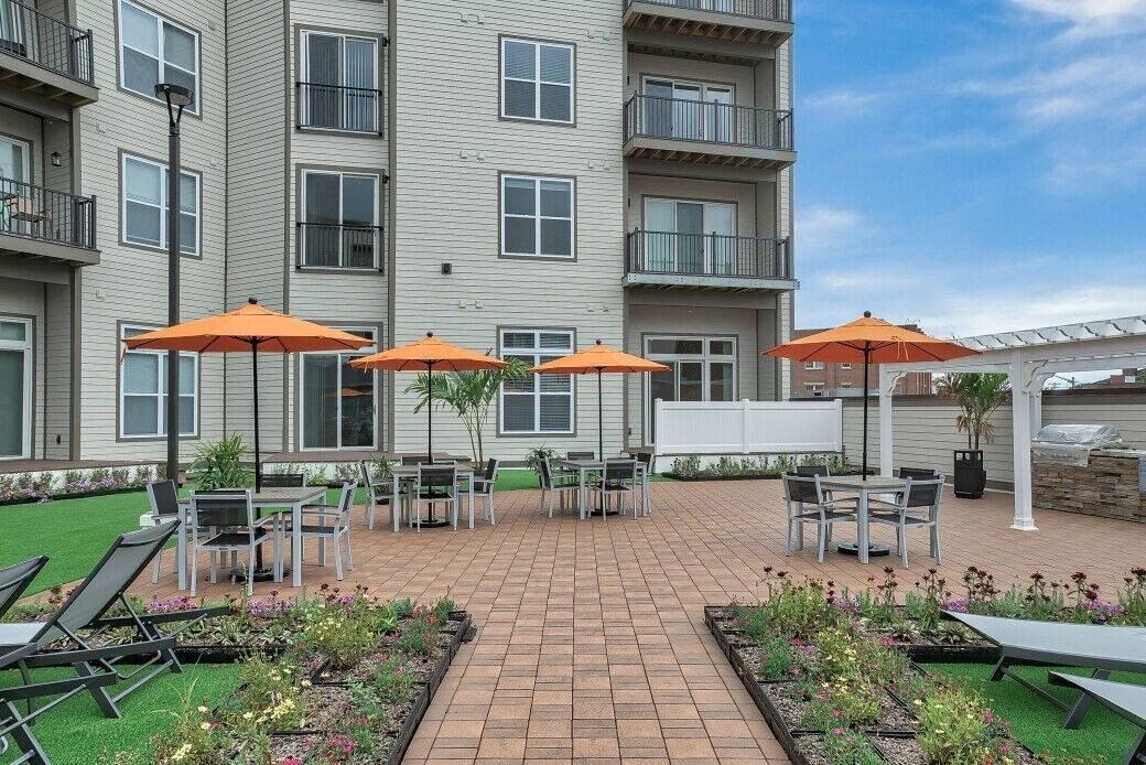 240 State St - Photo 2 of 9