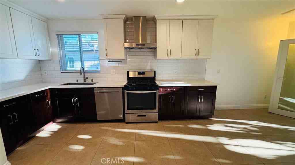 3933 1/2 N Shadydale Ave - Photo 3 of 15