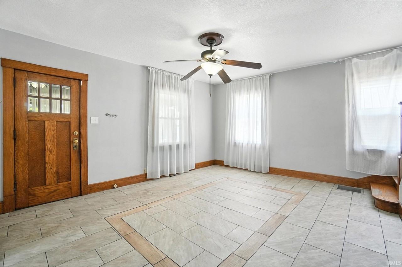 3022 S Wayne Ave - Photo 7 of 36