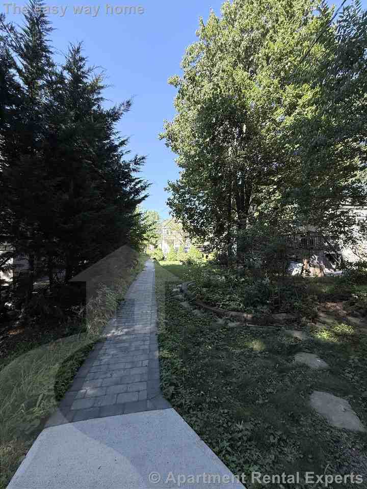 21 Jerome St - Photo 5 of 24