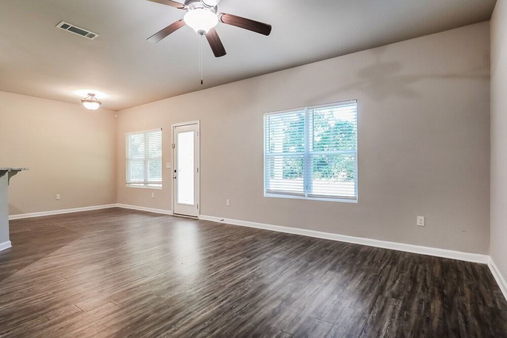 1871 Simmons Ln - Photo 5 of 17