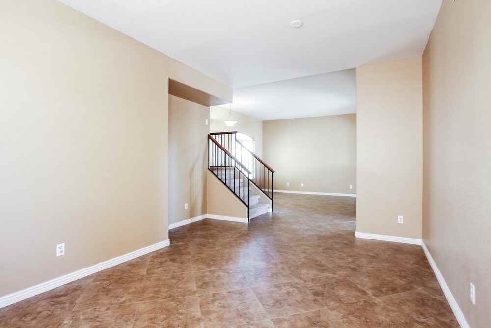 26250 N 42nd St - Photo 5 of 17