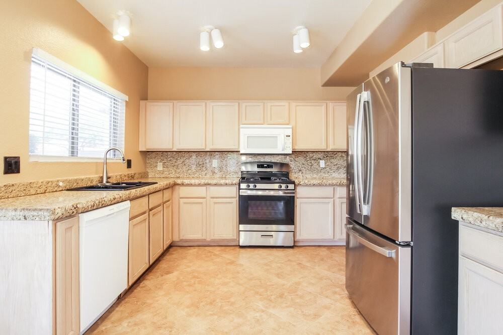 26250 N 42nd St - Photo 7 of 17