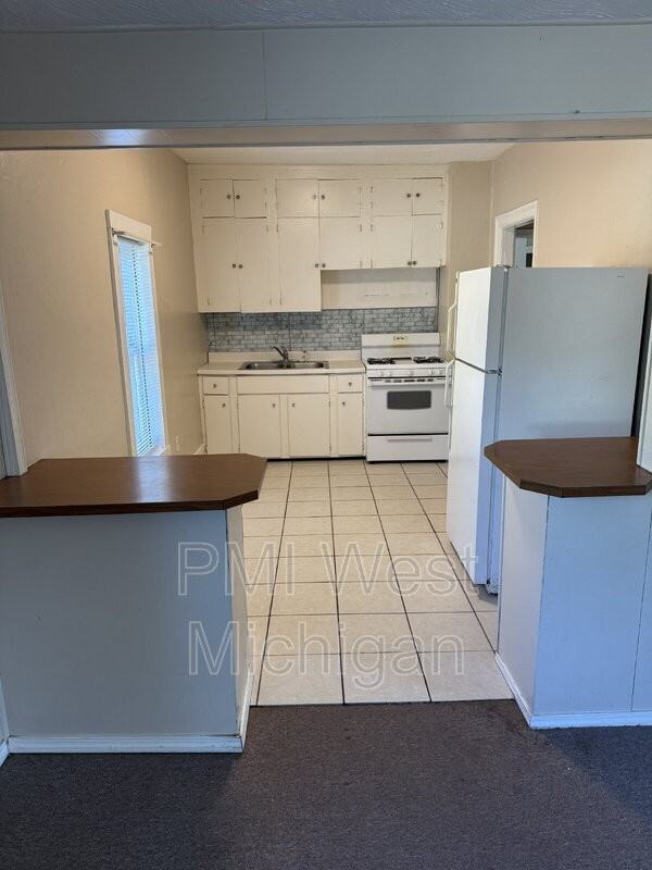 538 Spencer St Ne #1 - Photo 5 of 14