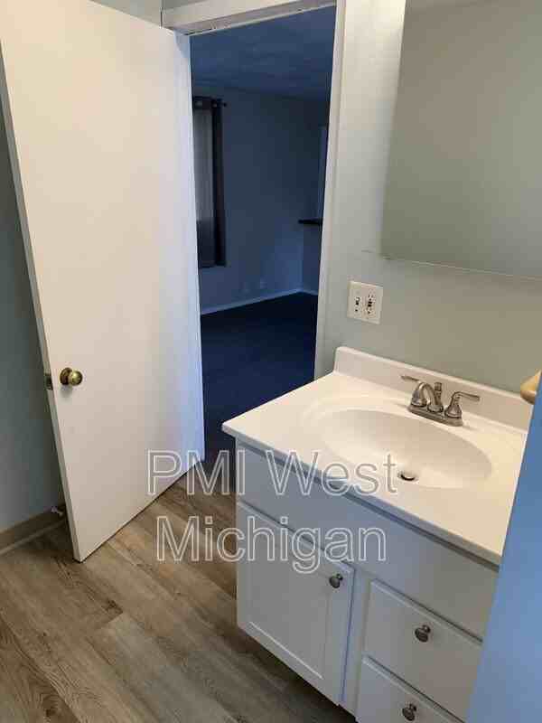 538 Spencer St Ne #1 - Photo 6 of 14