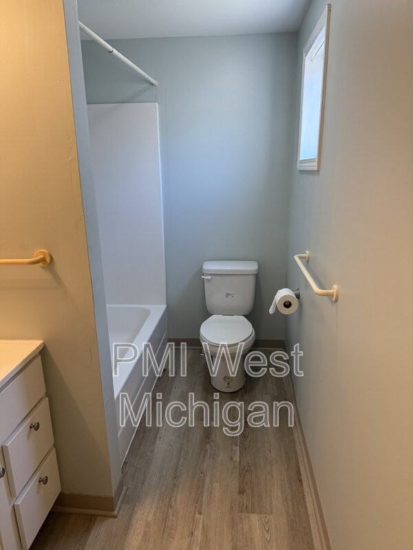 538 Spencer St Ne #1 - Photo 7 of 14