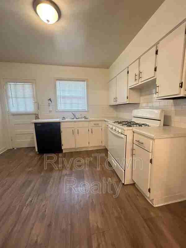 3570 Poplar Ave - Photo 2 of 18