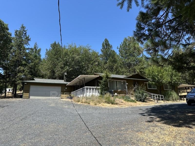 321 Larkin Rd - Photo 3 of 21