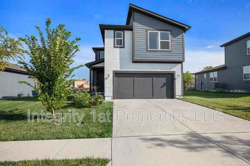 13316 W 180th St - Photo 2 of 15