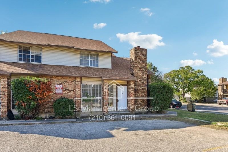 6702 Windsor Hollow Drive - Photo 2 of 33