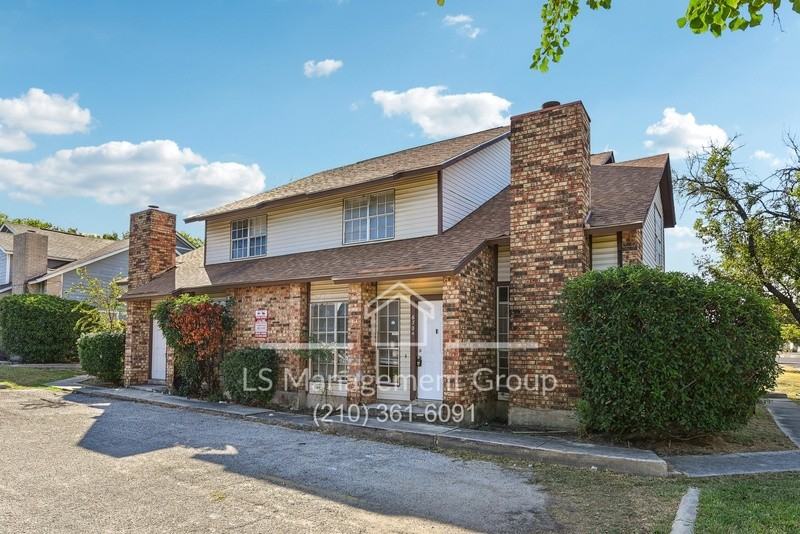 6702 Windsor Hollow Drive - Photo 3 of 33