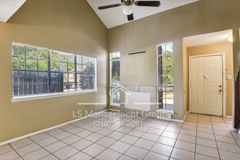 6702 Windsor Hollow Drive - Photo 5 of 33