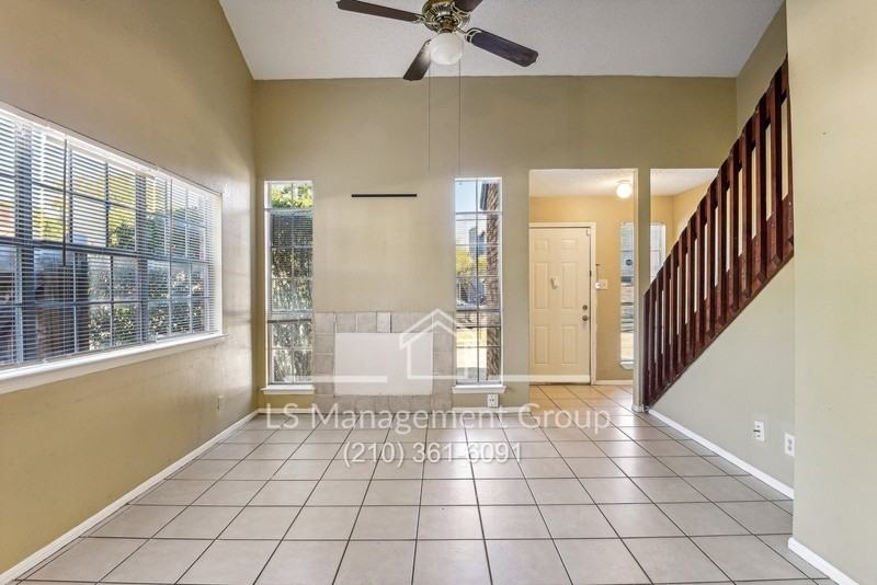 6702 Windsor Hollow Drive - Photo 6 of 33