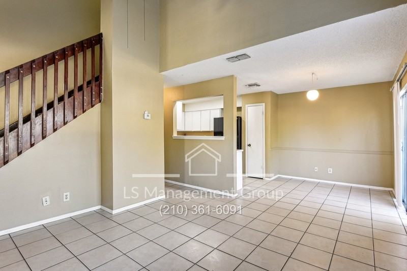 6702 Windsor Hollow Drive - Photo 7 of 33