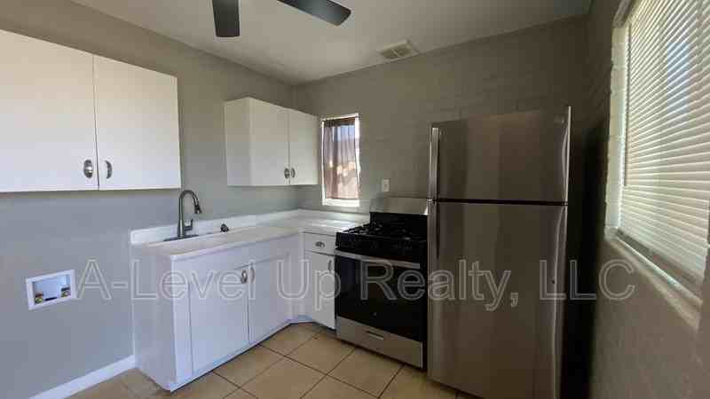 3041 E Proctor Vis #1 - Photo 6 of 10