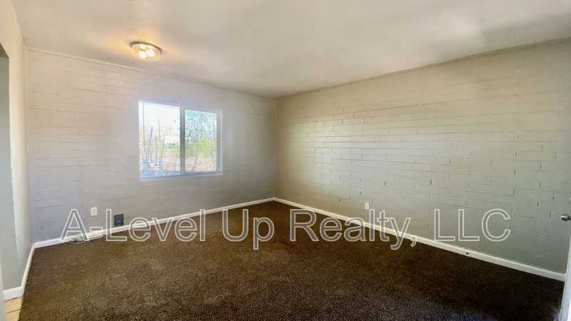 3041 E Proctor Vis #1 - Photo 3 of 10