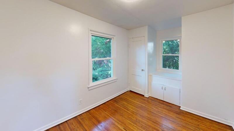 250 Mercer Ave - Photo 2 of 13