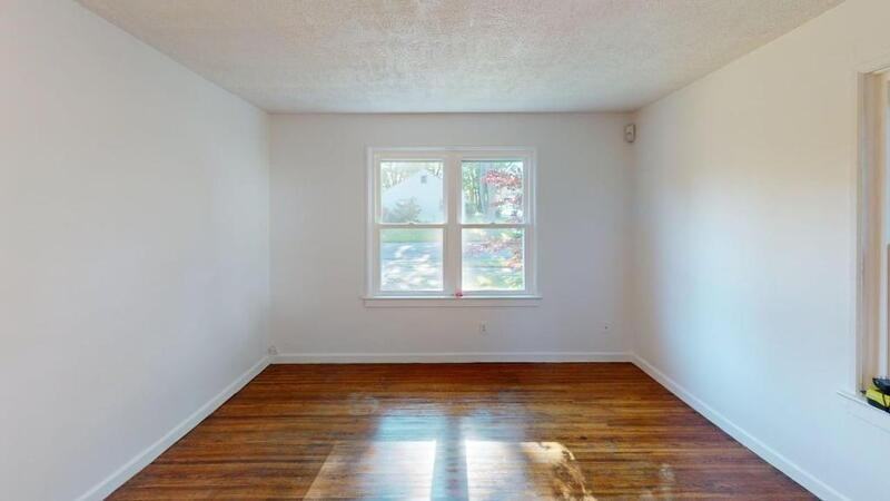 250 Mercer Ave - Photo 4 of 13