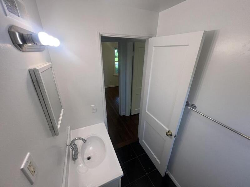 250 Mercer Ave - Photo 7 of 13