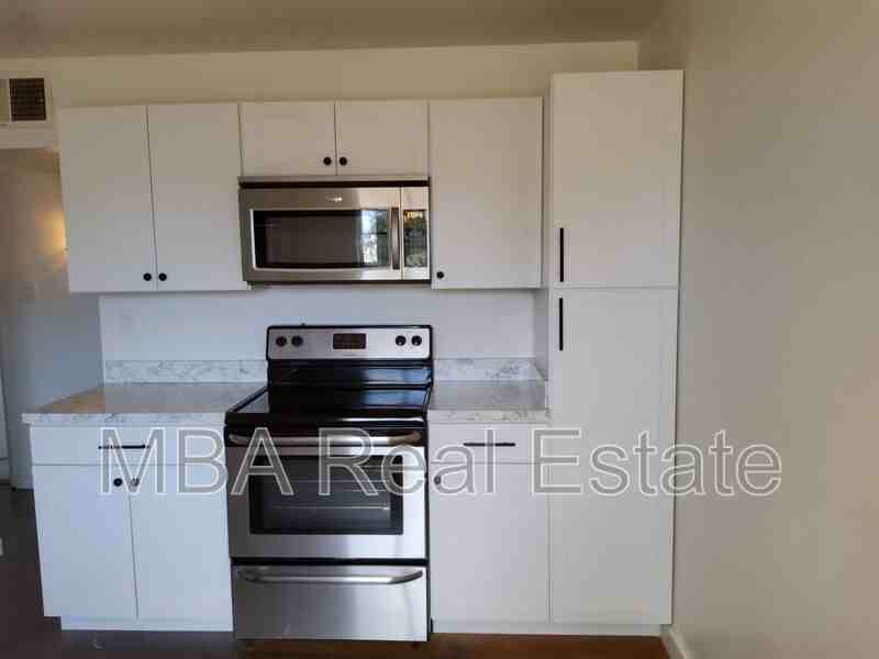 915 W 17th Pl - Photo 3 of 13