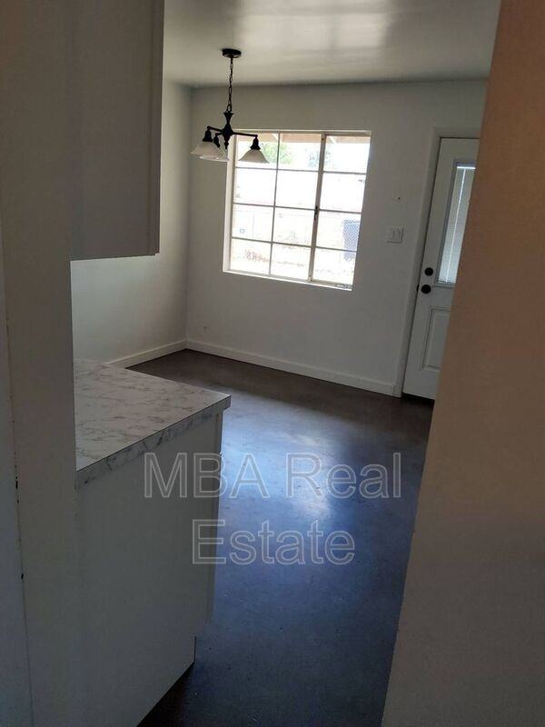 915 W 17th Pl - Photo 4 of 13