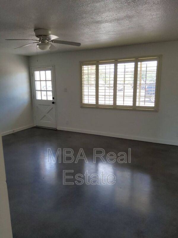 915 W 17th Pl - Photo 6 of 13