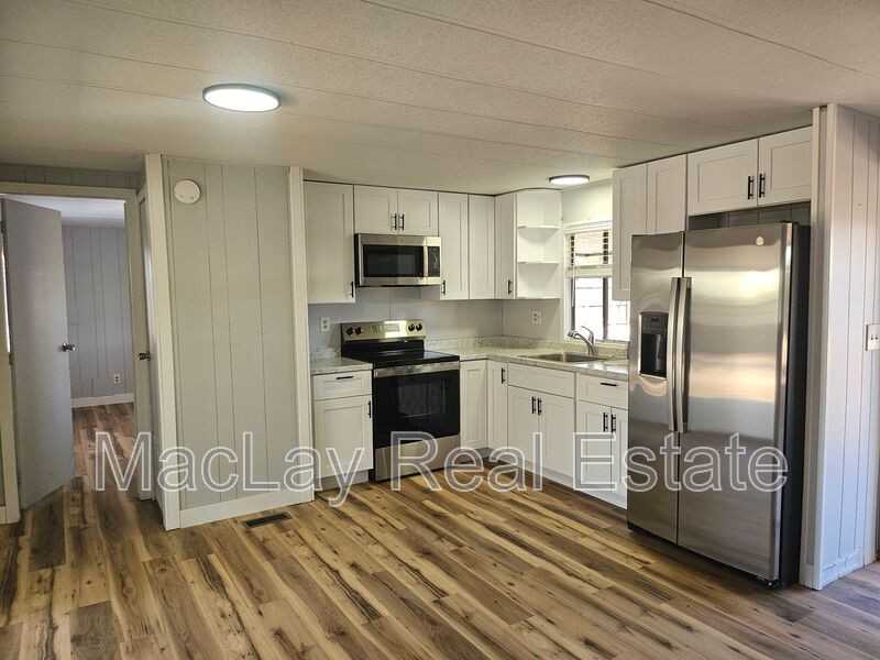901 S 95th St - Photo 2 of 14