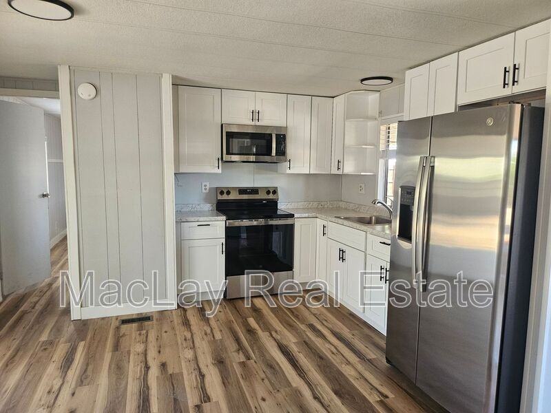 901 S 95th St - Photo 4 of 14