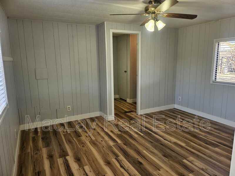 901 S 95th St - Photo 7 of 14