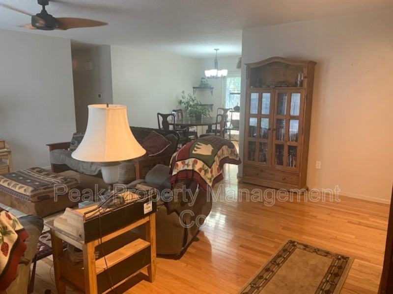 731 Winchester Dr - Photo 3 of 18